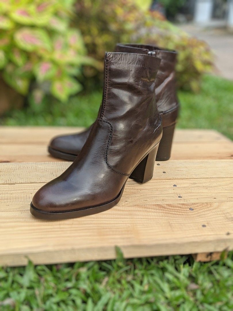 Veronique new arrivals branquinho boots