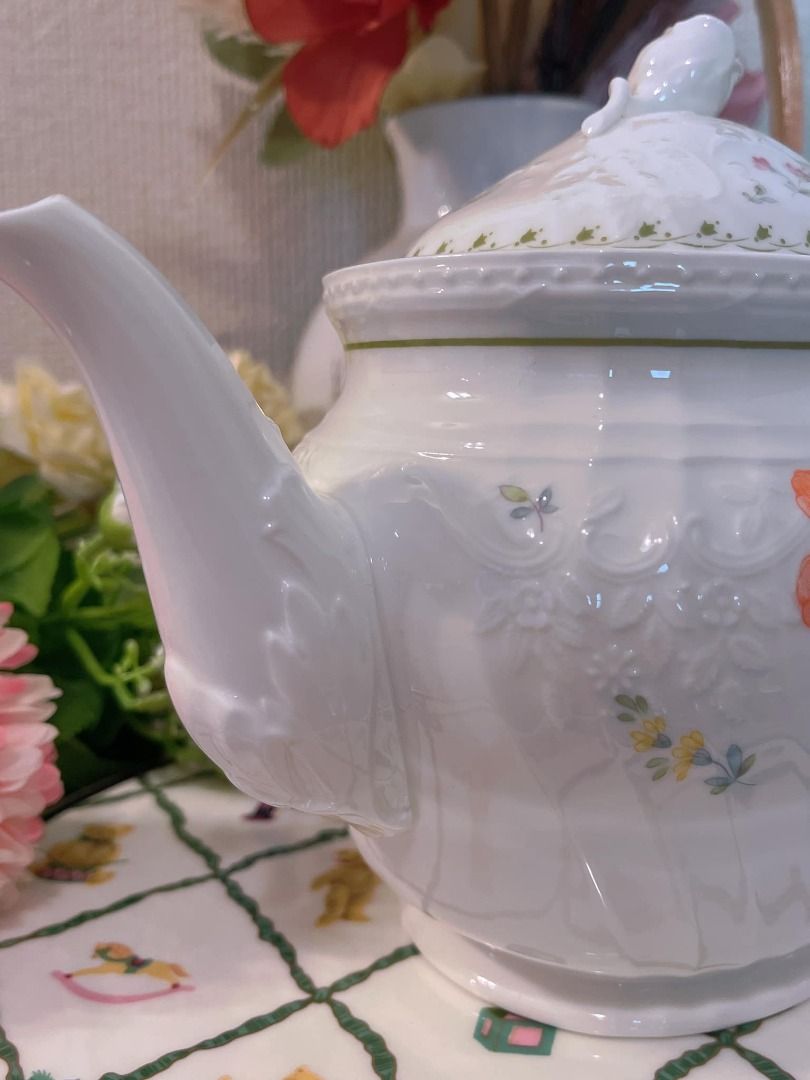 Vintage and Rare Made in Japan NARUMI EURART Collection Bone China