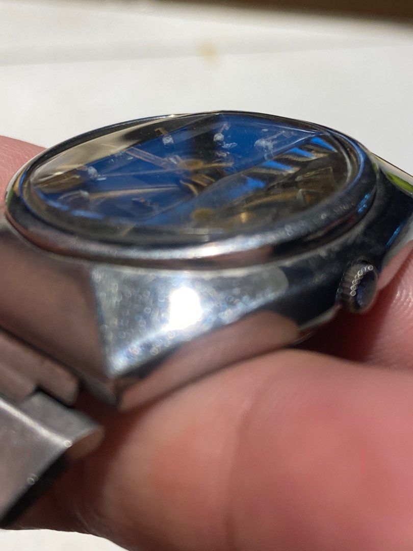 VINTAGE Seiko automatic with beveled glass (Category: Luxury Watches) located in Plaridel. Submitted by marcgaba (Listing ID 1242149178, Image 2). Description: 👉Interesting mostly for beveled glass (see 2nd pic) 👉Working when bought, now needs repair 👉No extra links and has become too tight for my wrist; meet-up to fit could be arranged.
