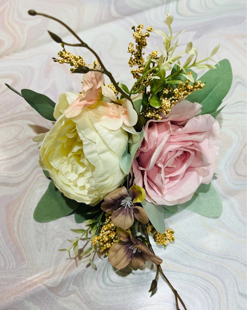 Wedding ring and flower store