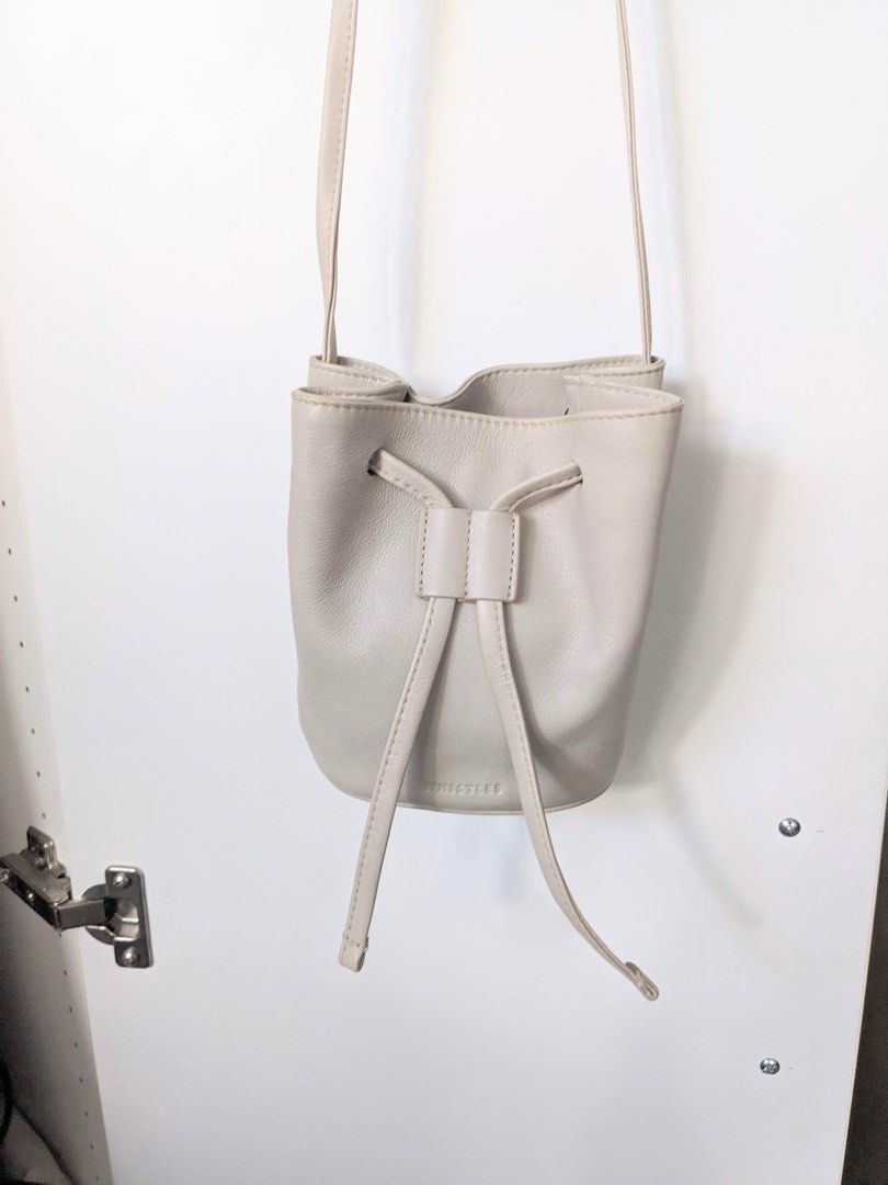 接近全新] WHISTLES real leather cross body bag in beige 真皮索繩