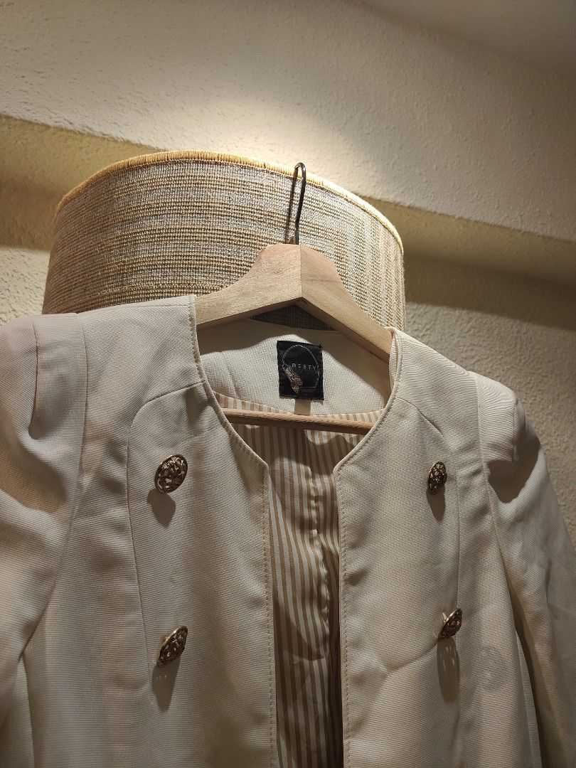 White Coat Women s Fashion Coats Jackets and Outerwear on Carousell