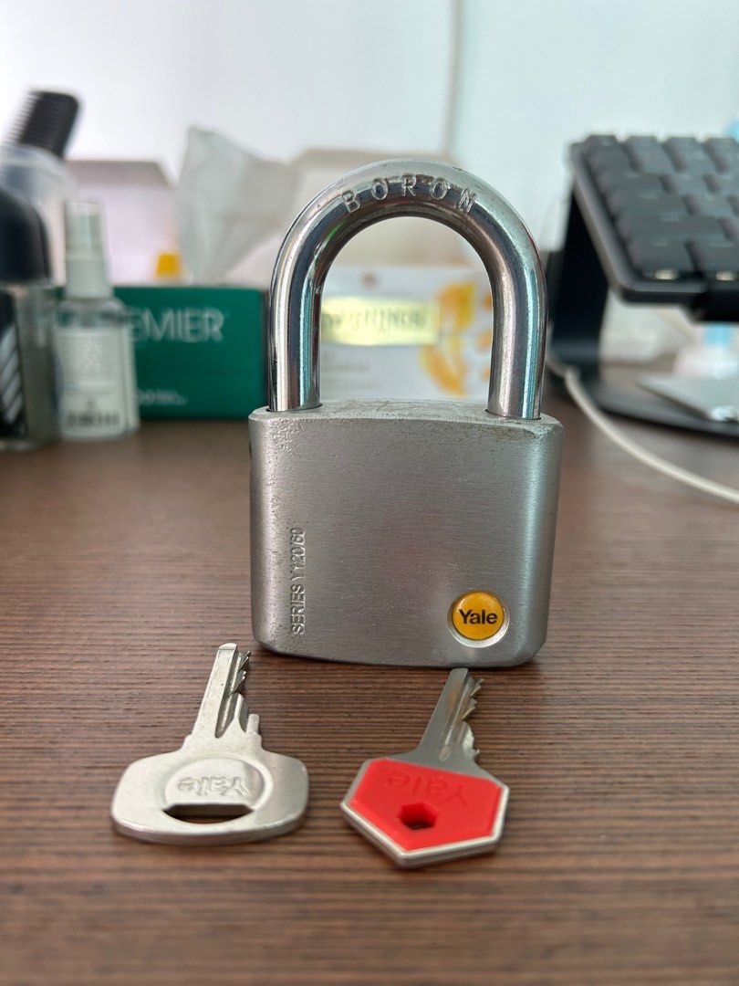 Big pad store lock
