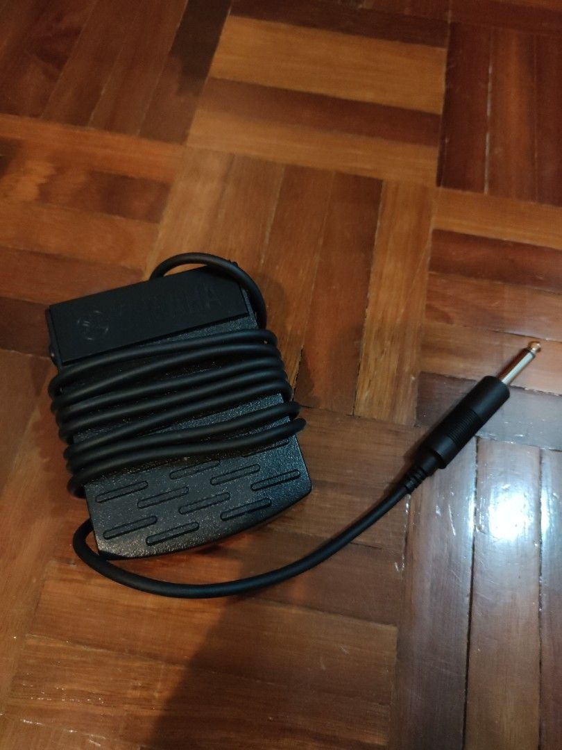 Yamaha keyboard foot pedal, Hobbies & Toys, Music & Media, Music
