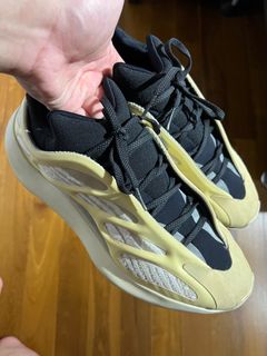 Yeezy 7 moth top