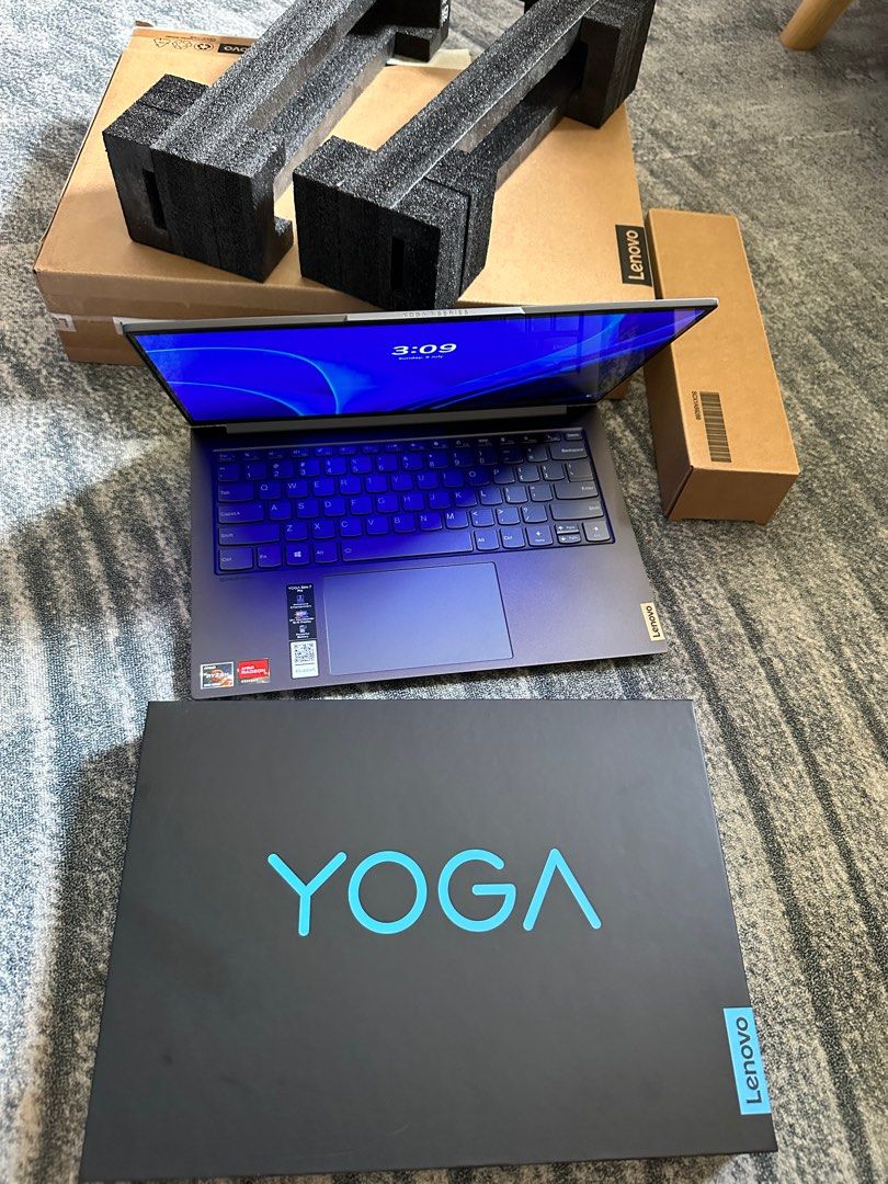 Unboxing the new Lenovo Yoga Pro 7 14 (2023) 