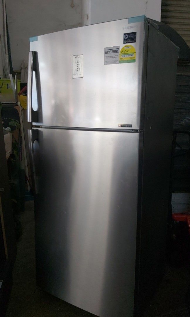 2 doors fridge. Freezer at top is good. Chiller below not cold 50 neg