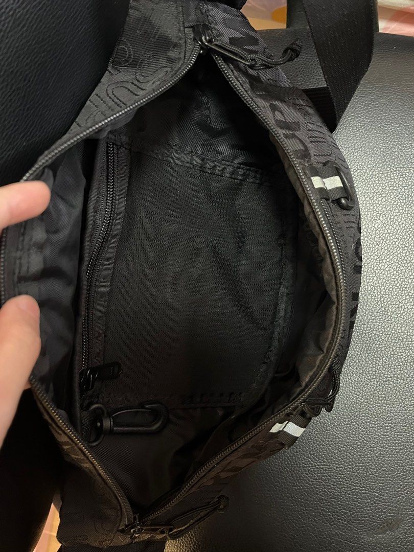 95成新Supreme ss19 waist bag, 名牌, 手袋及銀包- Carousell