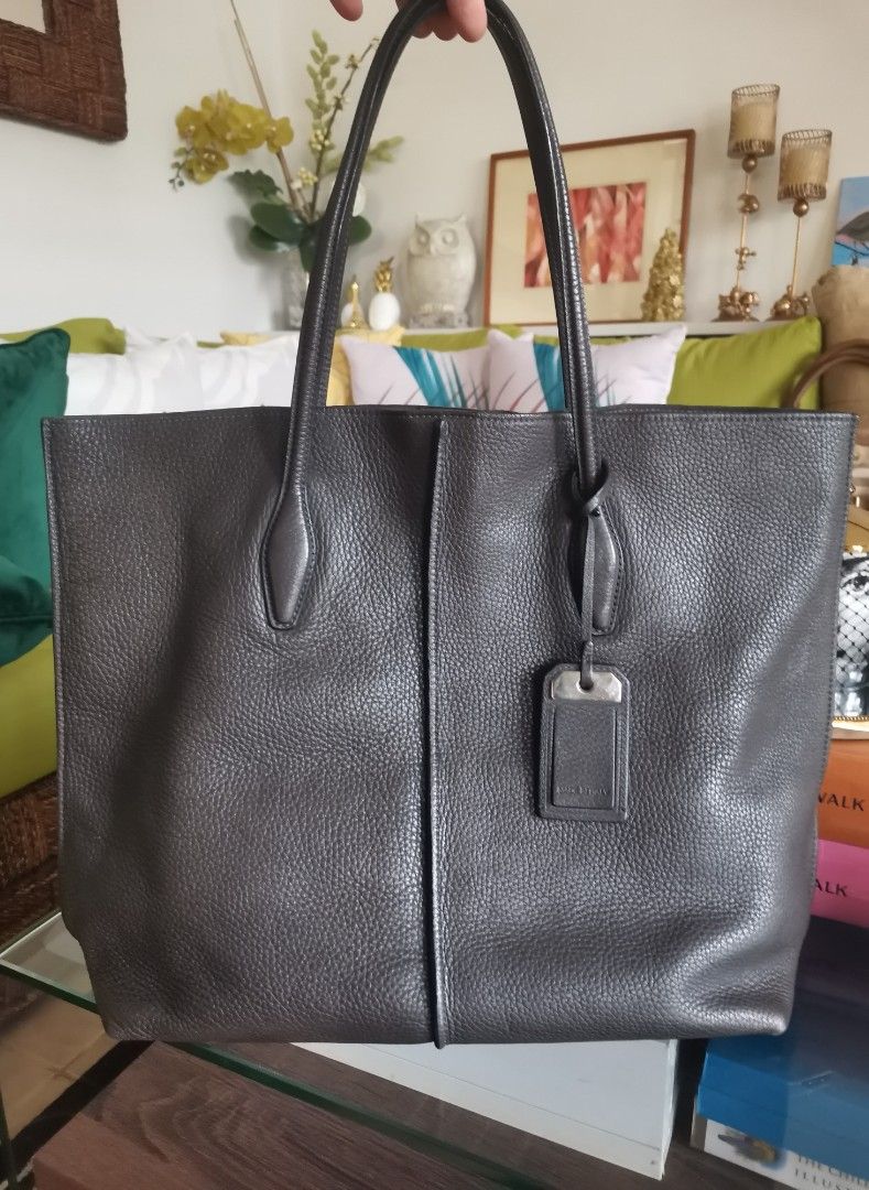 Tod's medium joy best sale shoulder bag