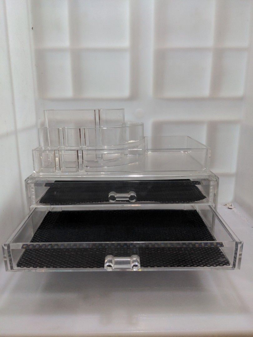 Acrylic Makeup & Jewelry Holder Container (Category: Makeup) located in Quezon City. Submitted by ptdy11 (Listing ID 1246451796, Image 3). Description: Acrylic Make Up and jewelry holder with matt :) Not purely plastic. REAL ACRYLIC!.