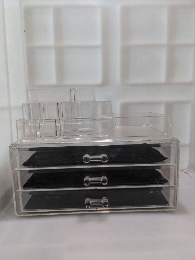 Acrylic Makeup & Jewelry Holder Container (Category: Makeup) located in Quezon City. Submitted by ptdy11 (Listing ID 1246451796, Image 1). Description: Acrylic Make Up and jewelry holder with matt :) Not purely plastic. REAL ACRYLIC!.
