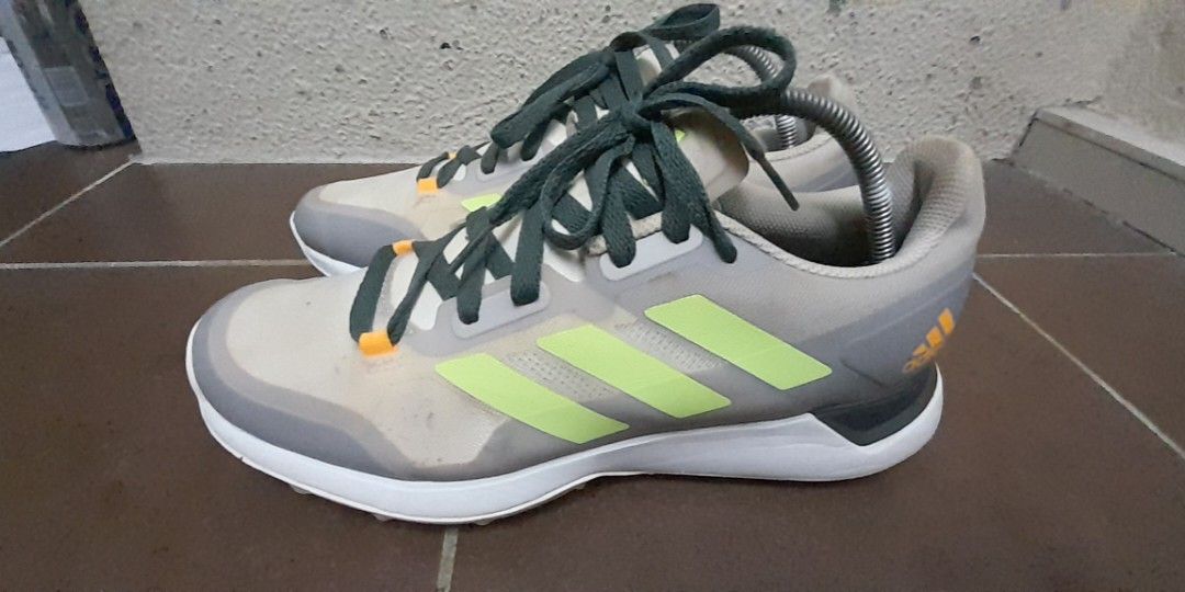 Adidas hockey top shoes size 8