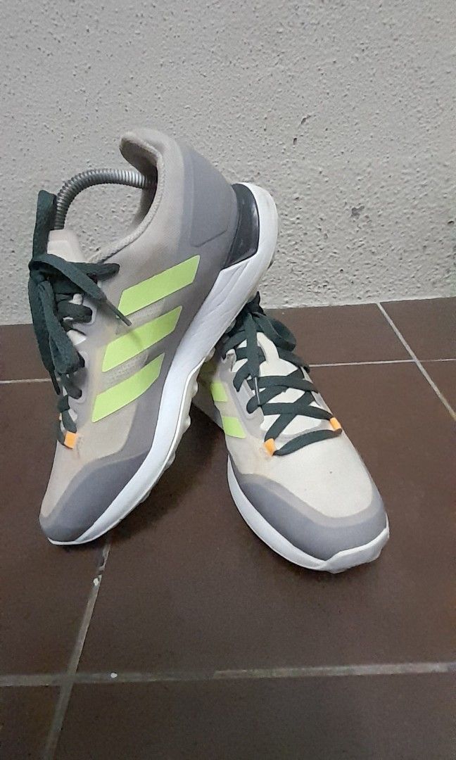 Adidas hockey top shoes size 8
