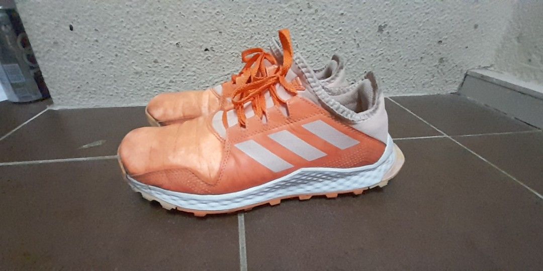 Adidas hockey deals shoes size 6