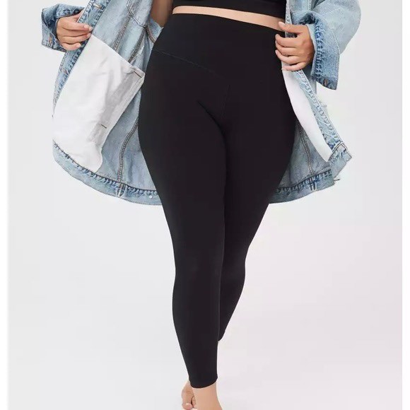 AERIE - Black Chill Play Move high Rise Leggings w/ Pockets