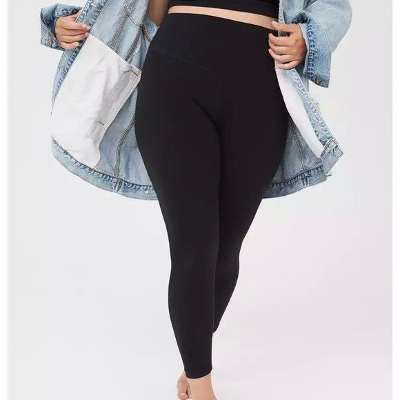 AERIE - Black Chill Play Move high Rise Leggings w/ Pockets, Women's  Fashion, Activewear on Carousell