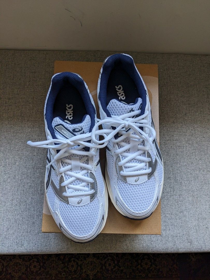 Old deals asics shoes