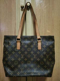 LV Box Sling Bag Actual Pics 🥰 Bestsellers, Luxury, Bags & Wallets on  Carousell