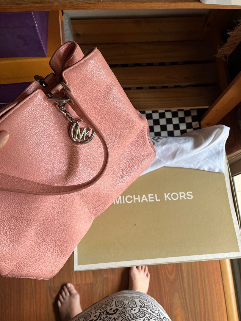Pale pink michael kors bag hotsell