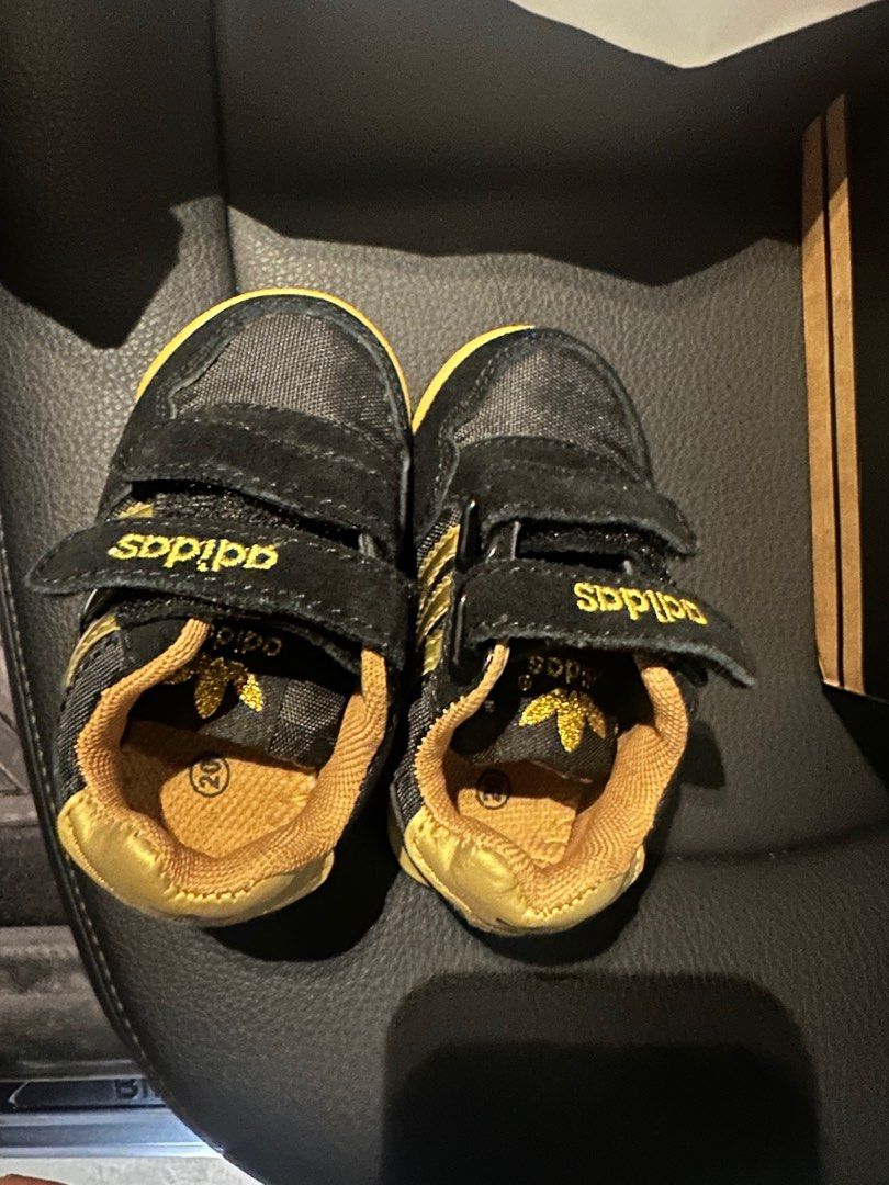 Adidas yeezy shop baby shoes