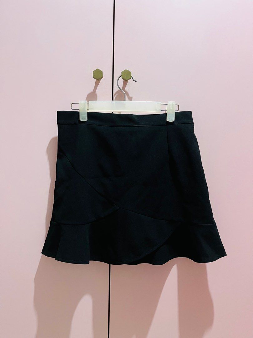 Short black hotsell mermaid skirt