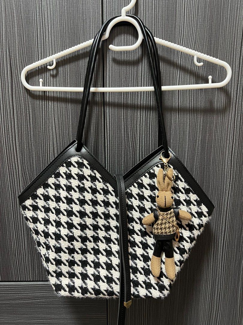 Checkered shoulder bag Women s Fashion Bags Wallets Shoulder