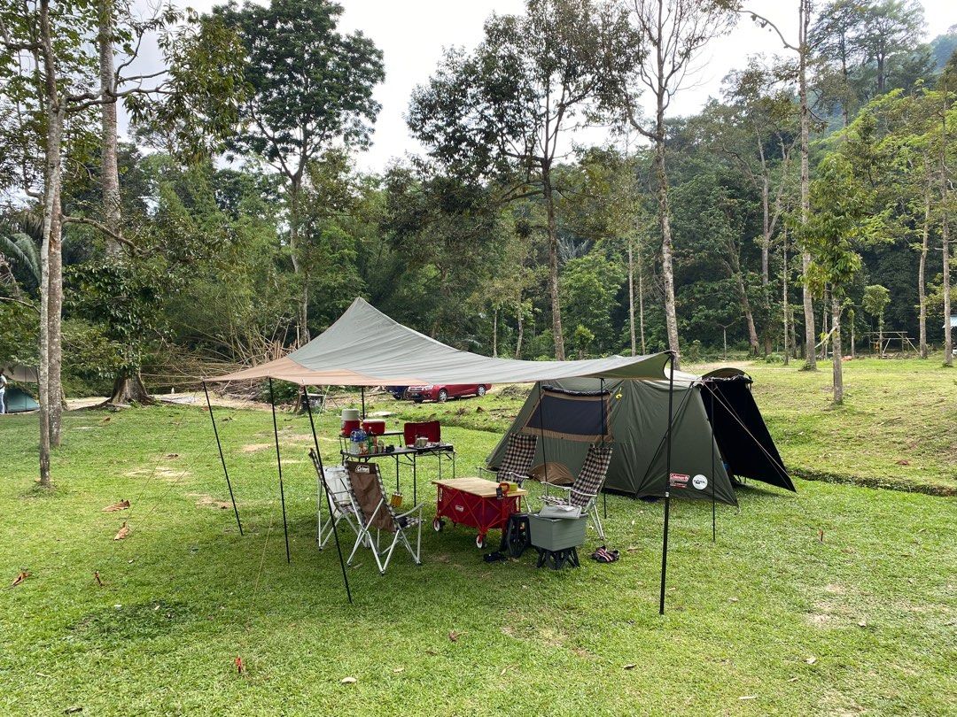 Coleman Deluxe Camp Kitchen Table, Sports Equipment, Hiking & Camping