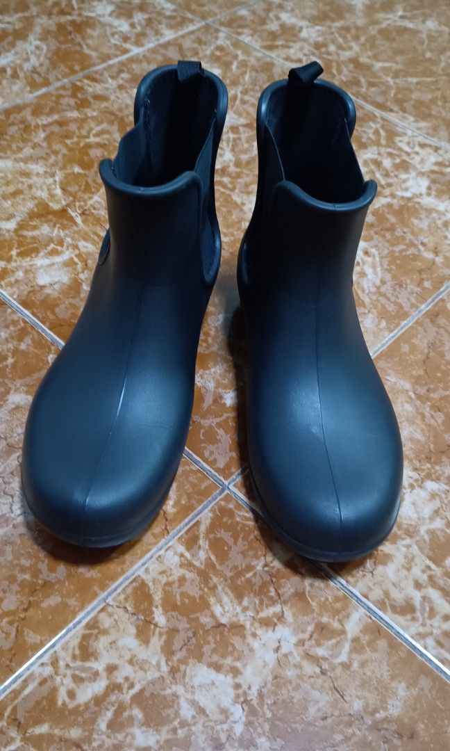 Crocs boots, 女裝, 鞋, 靴- Carousell