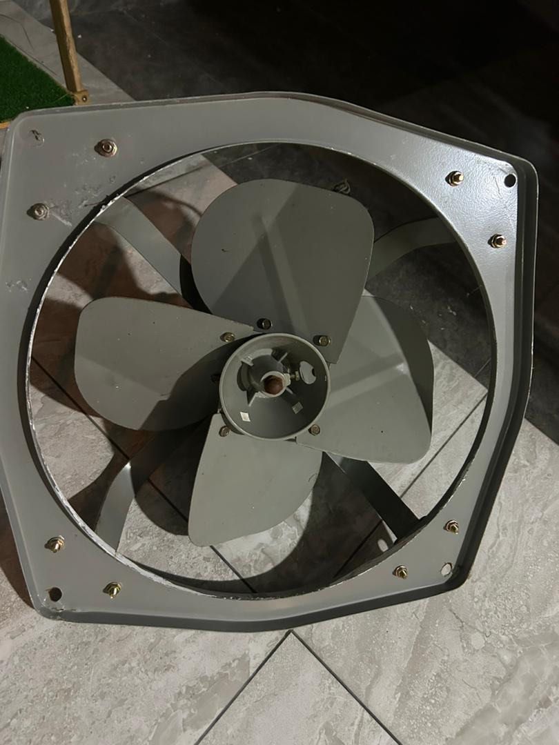 Crown 18 inch heavy duty exhaust fan, Everything Else, Others on Carousell