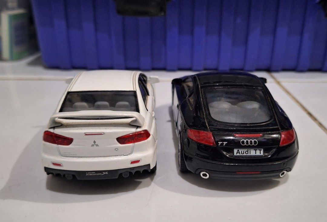Dua Diecast Mitsubishi Lancer Evo X and Audi TT Coupe Kinsmart scala 1