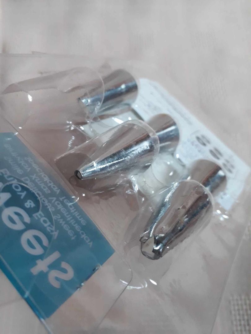ESweets Icing Decorating Tips (Category: Bakeware) located in Quezon City. Submitted by jojoleen28 (Listing ID 1246419656, Image 3). Description: The set is missing one piece. 5 piping tips not used..