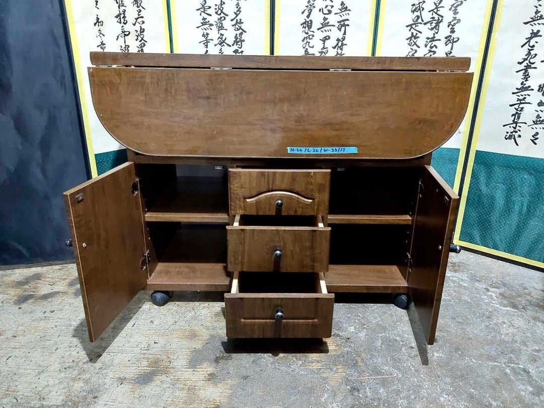 Expandable Dining table Japan surplus (Category: Tables & Sets) located in Manila. Submitted by Hezcki (Listing ID 1246467411, Image 2). Description: .