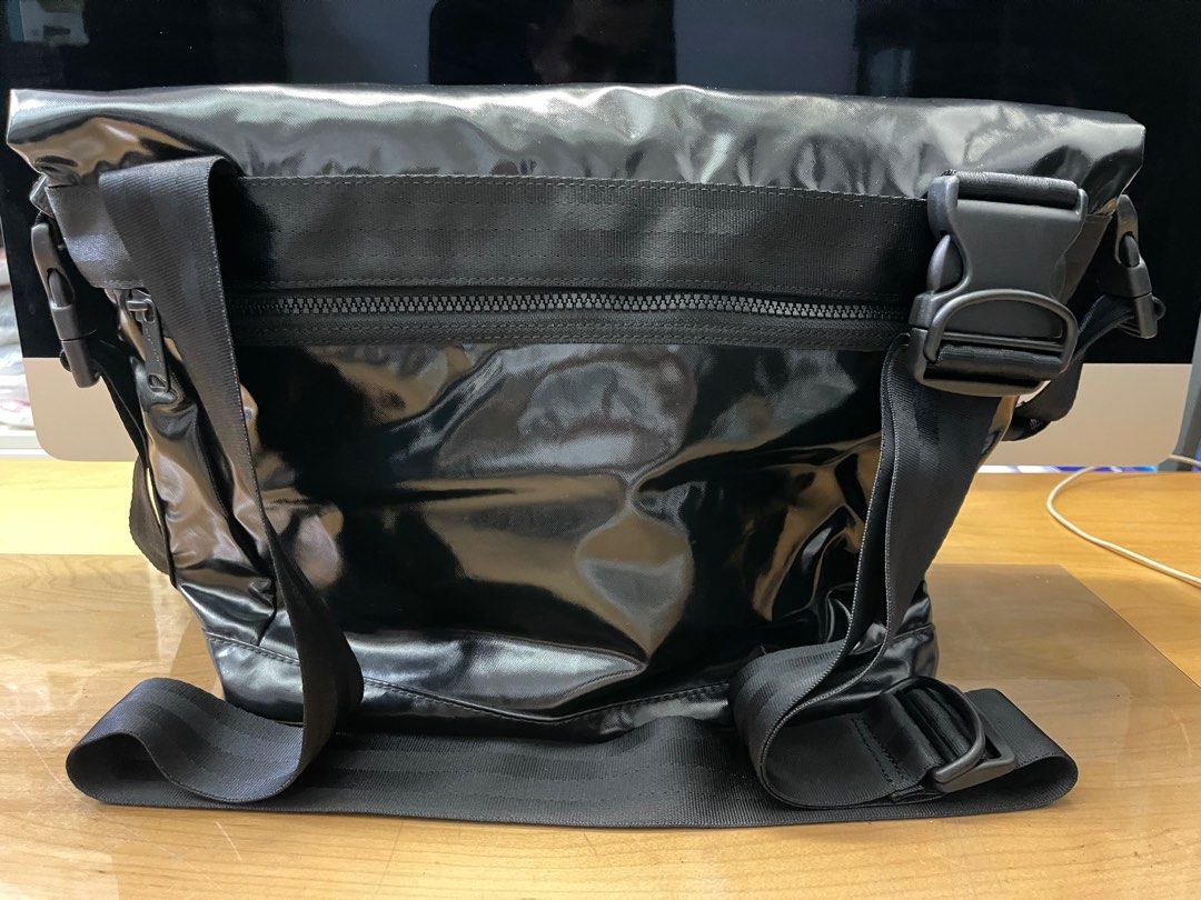 Expandable messenger bag 2025