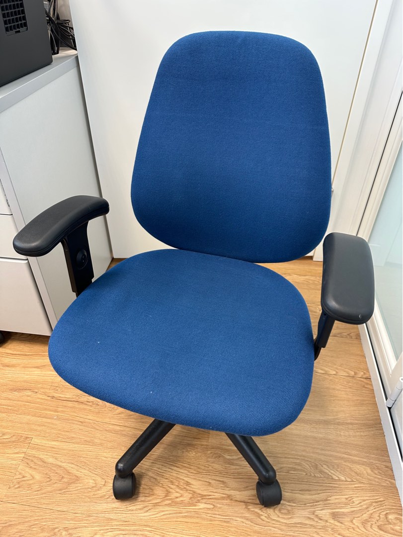 FREE office chair 免費自取 辦公椅 電腦椅, 傢俬＆家居, 傢俬, 椅子 Carousell