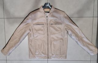 (Category: ) located in . Submitted by nike7111 (Listing ID 1246461132, Image 1). Description: .