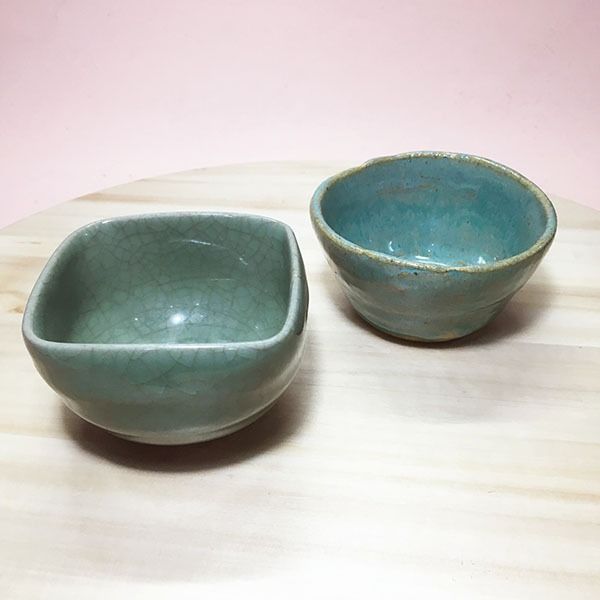 Green tone stoneware Condiment bowls (set) (Category: Other Kitchenware & Tableware) located in Mandaluyong City. Submitted by yula_noveltyfinds (Listing ID 1246503195, Image 2). Description: - Japan surplus - stoneware - square: crackled glaze finish - round size approx: 3.75" diameter x 2" height - square size approx: 3.25" x 3.25" x 2.25" height These are surplus items please manage your expectations, thank you. Actual product color may vary f