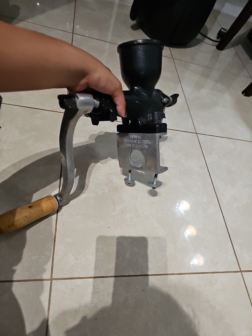 Handheld lemongrass juicer, TV & Home Appliances, Kitchen Appliances, Hand & Stand Mixers on