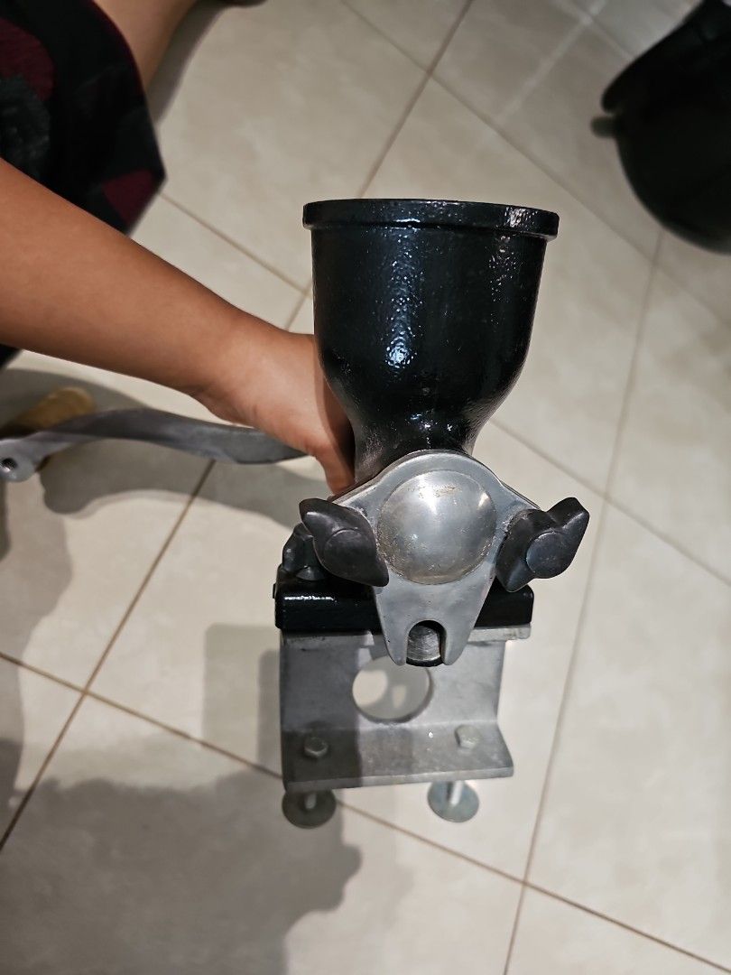 Handheld lemongrass juicer, TV & Home Appliances, Kitchen Appliances, Hand & Stand Mixers on