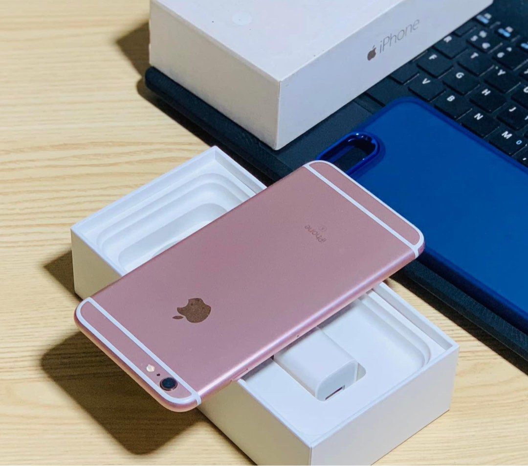iPhone 6sPlus 64gb (Category: iPhone 6 Series) located in Manila. Submitted by TekiCashGadgetsph (Listing ID 1246557643, Image 2). Description: (FU) Openline any sim work - original IPhone not fake Complete accessories 2ndhand Good as new not abused! Presentable •Original Lcd • no issue hidden issues • no apple id / iCloud id • Good batthealth • Good cam front/back • Good Performance • Good touch id • Good use / plug & play ! • No lags ready to u