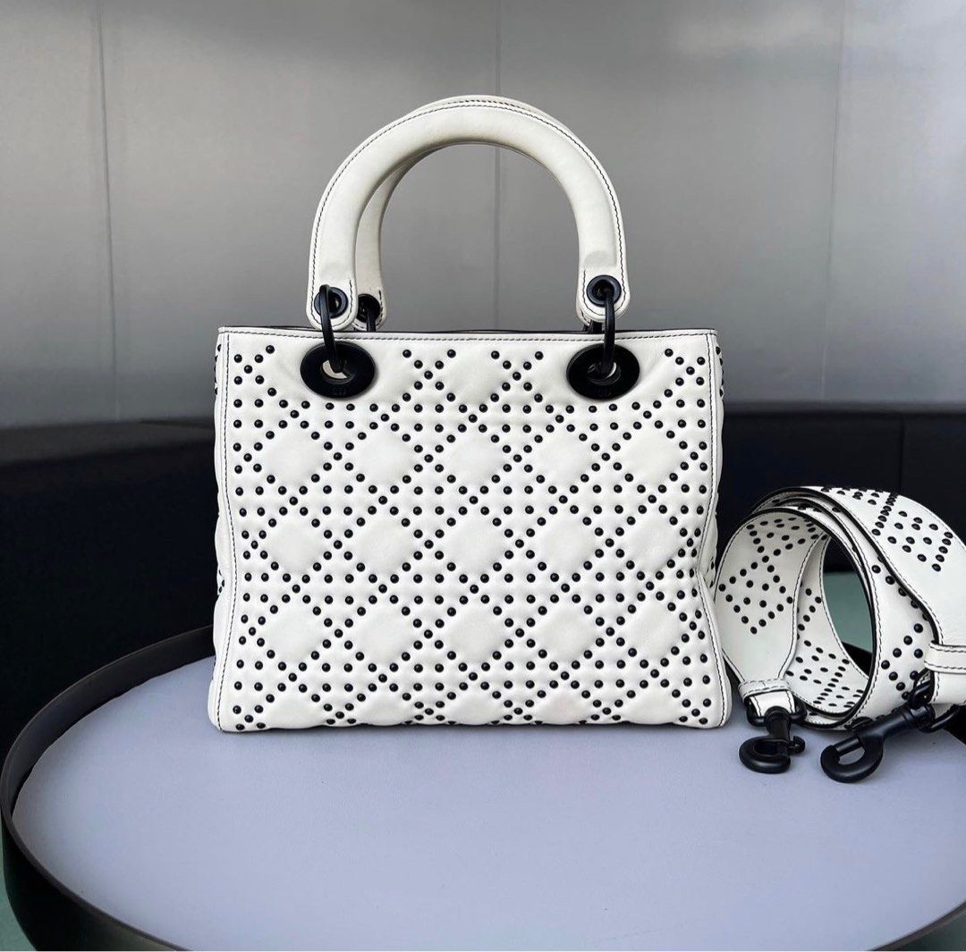 Lady dior studs 2 online