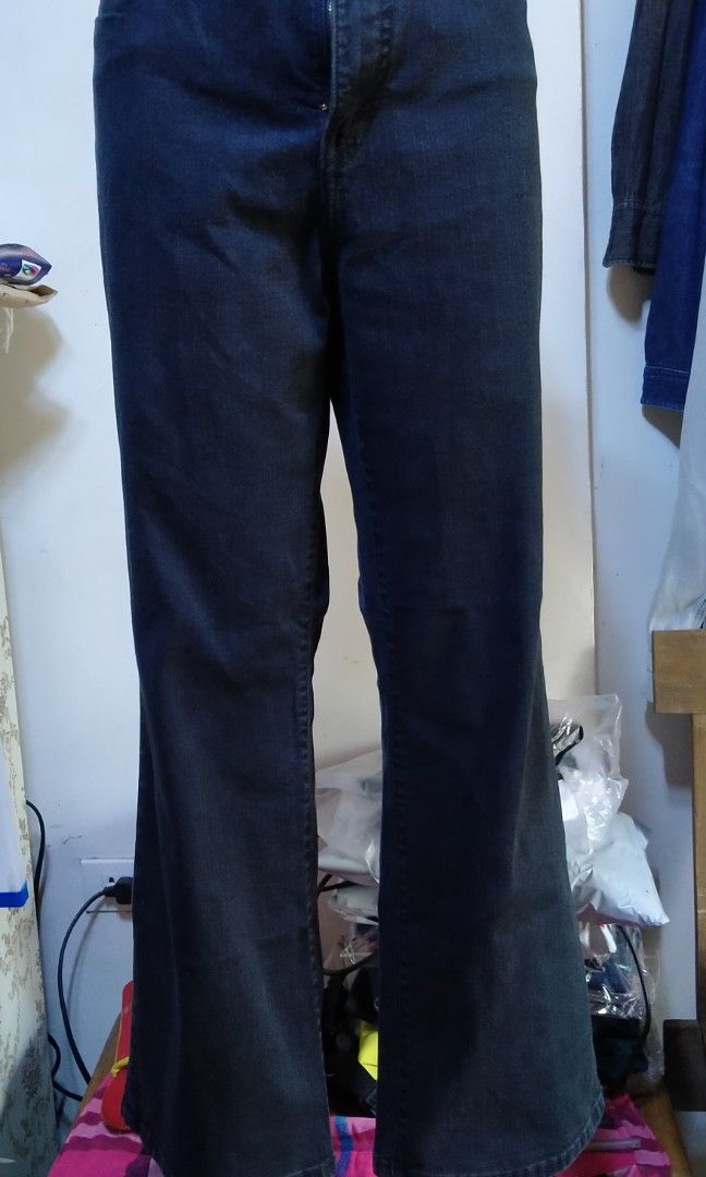 Levi s 512 perfectly slimming bootcut Women s Fashion Bottoms Jeans on Carousell