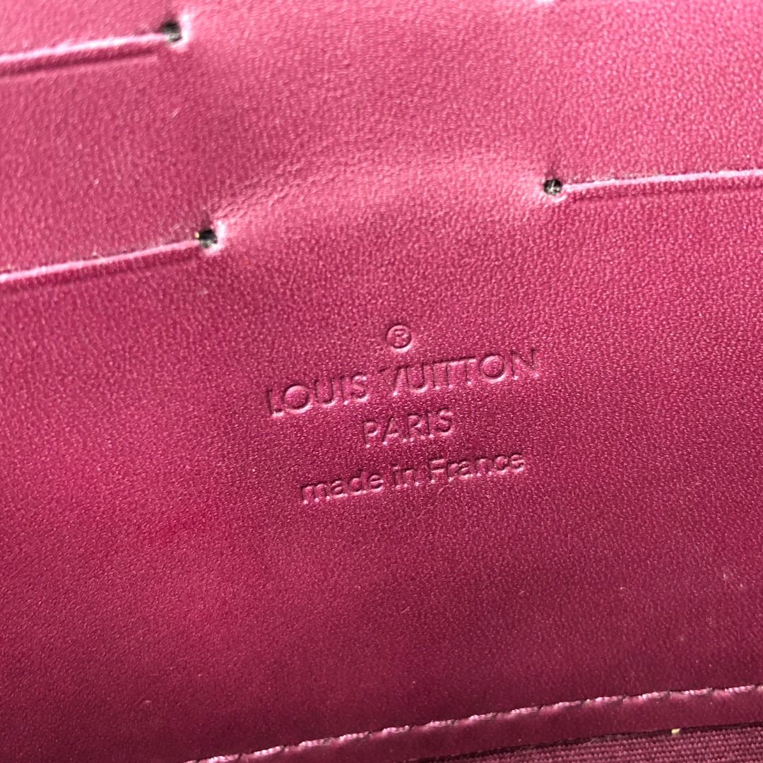 LOUIS VUITTON Monogram Vernis Sunset Boulevard Clutch Handbag in Amarante -  GHW