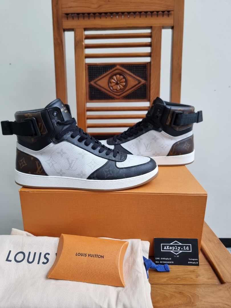 Louis Vuitton White Rivoli Sneakers, Fesyen Pria, Sepatu , Sneakers di  Carousell