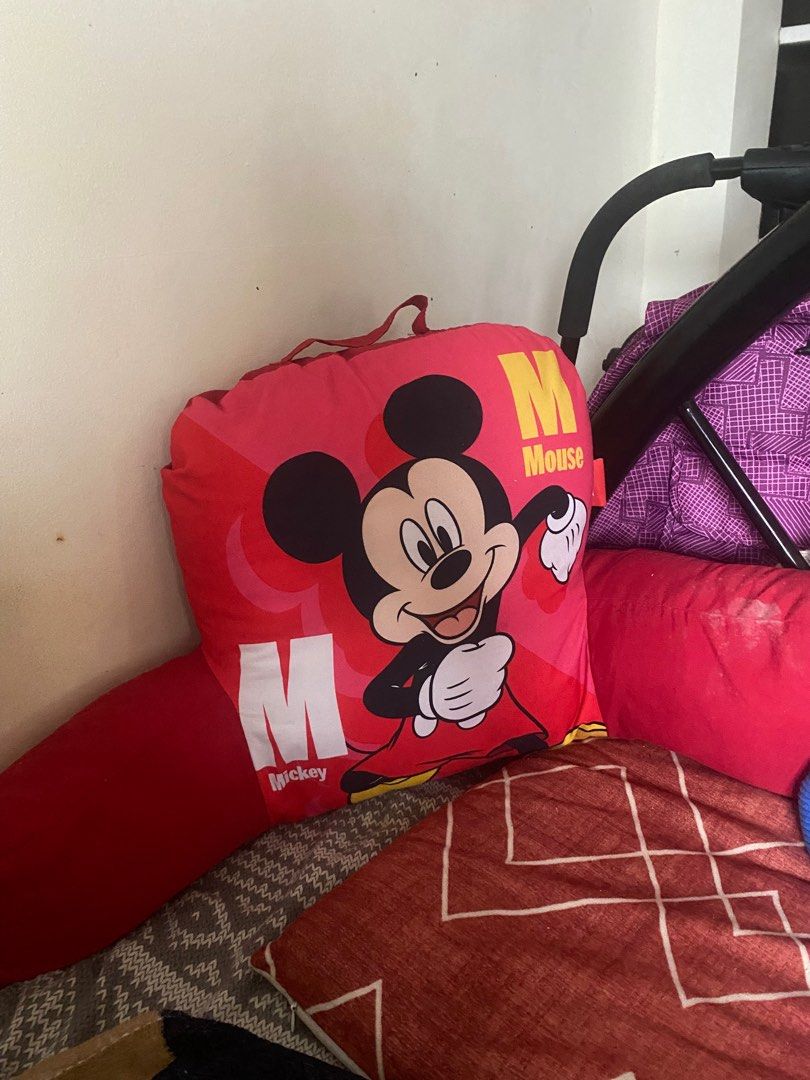 Kids Lumbar pillow chair (Category: Bed Guards) located in Dasmarinas. Submitted by ehradee (Listing ID 1246375357, Image 3). Description: Bought for 500.