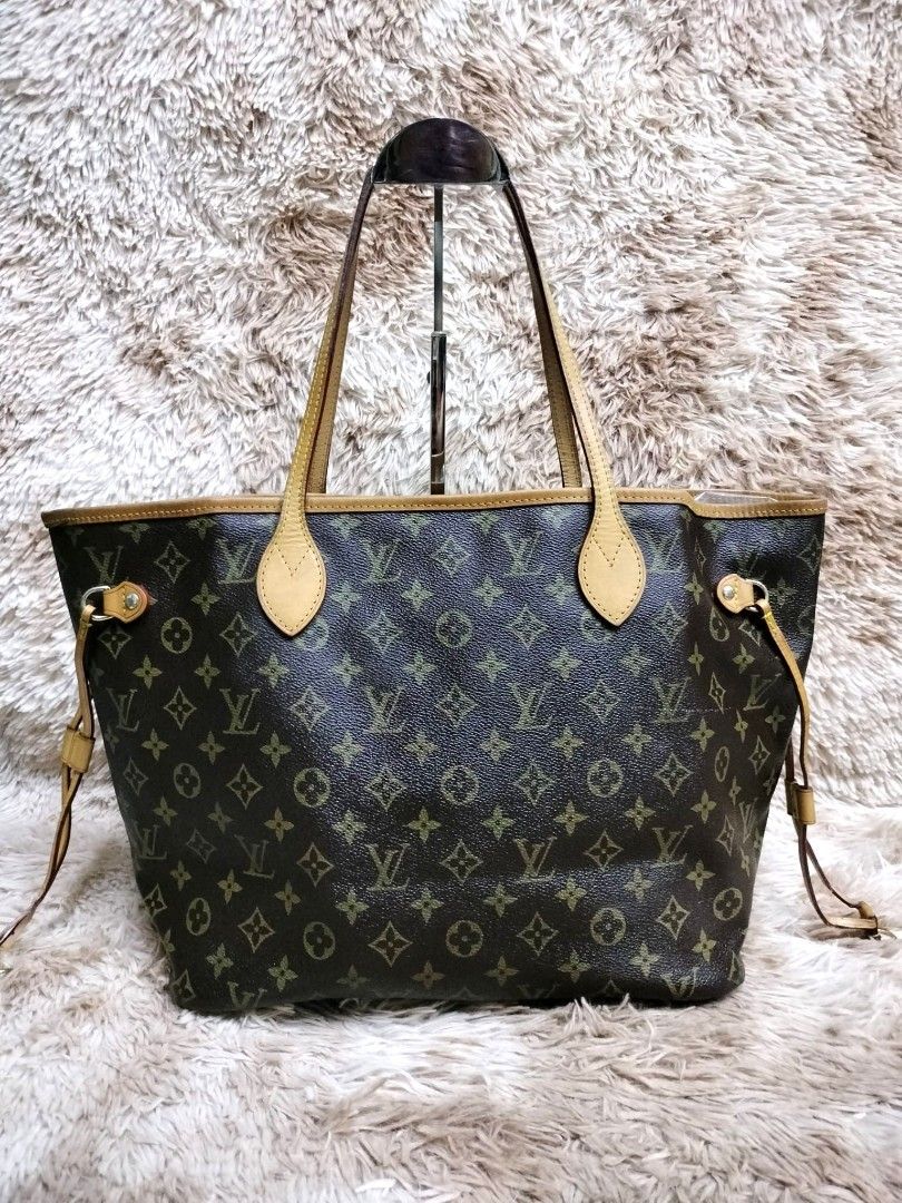 LOUIS VUITTON Monogram Canvas Neverfull MM Tote Shoulder Bag