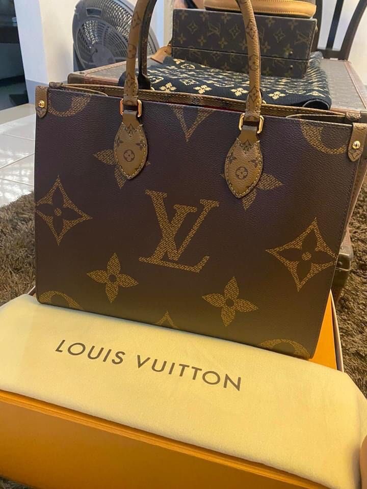 LV OTG MM Bag (Category: Luxury Bags & Wallets) located in Manila. Submitted by bagislifeshop (Listing ID 1246554056, Image 2). Description: On Hand in PH 🇵🇭 100% Authentic LV OTG MM Bag Condition: 9.5/10 ( Like New ) Comes with Dustbag And Box .