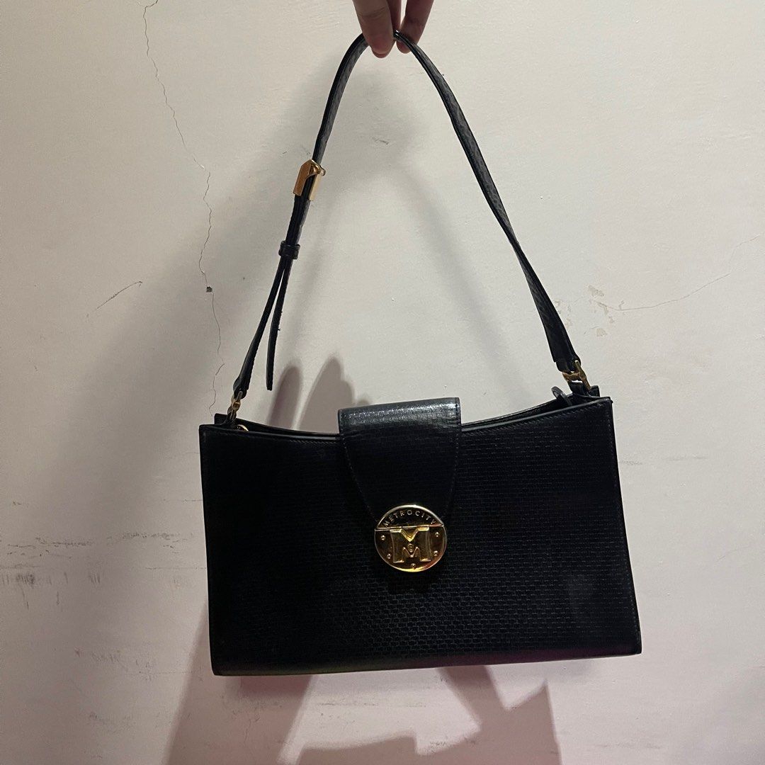 Metro City shoulder bag Original, Luxury, Bags & Wallets on Carousell