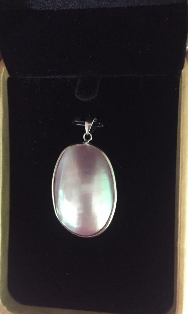 Mother of Pearl (Category: Necklaces) located in Lipa City. Submitted by myrich (Listing ID 1246444452, Image 2). Description: Mother of Pearl Big size : S925 silver bezel.