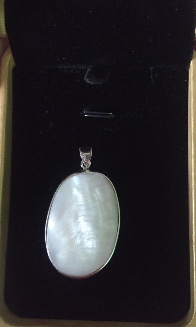 Mother of Pearl (Category: Necklaces) located in Lipa City. Submitted by myrich (Listing ID 1246444452, Image 3). Description: Mother of Pearl Big size : S925 silver bezel.