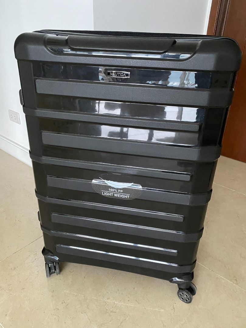 Nautica 28" Luggage Hard Case Light Weight Black, Hobbies & Toys